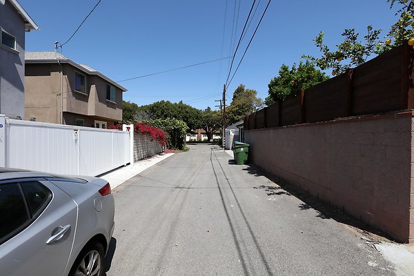 686A Garage Ext Alley2