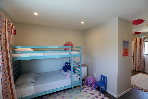 686A Girls Bedroom 0071