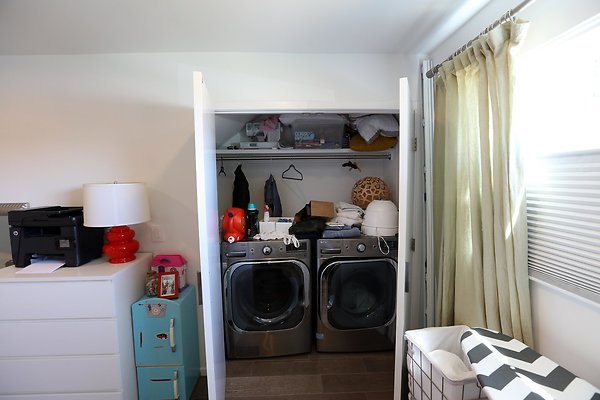 686A Bedroom1 Laundry Closet 0049