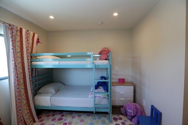 686A Girls Bedroom 0072