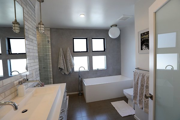 686A Master Suite Bathroom 0079