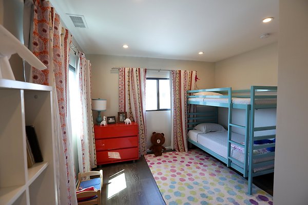 686A Girls Bedroom 0069