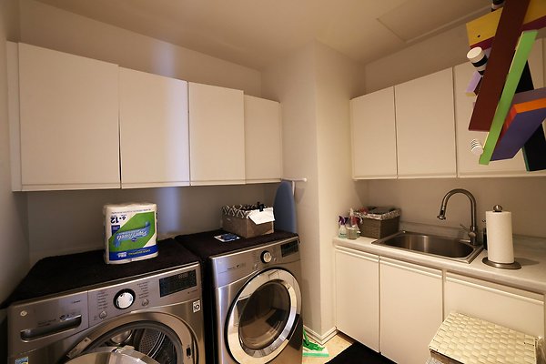 855A Laundry Room 0105