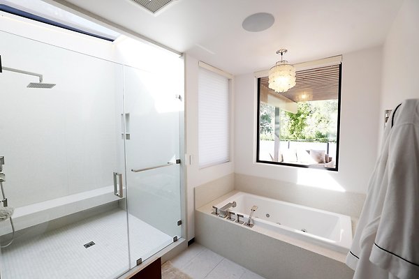 108A Master Bathroom2 0083