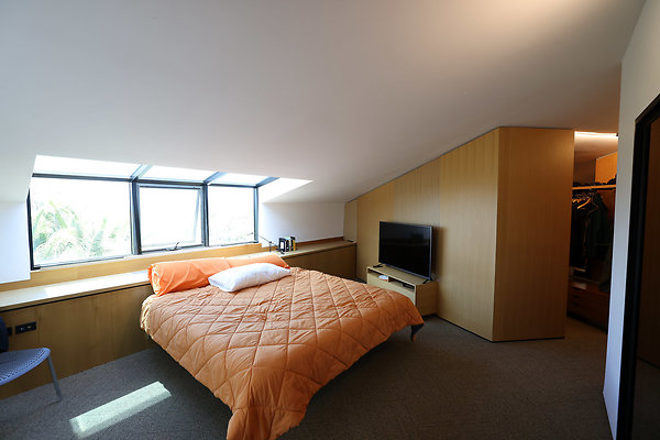 733B 2nd Floor Bedroom1 0076
