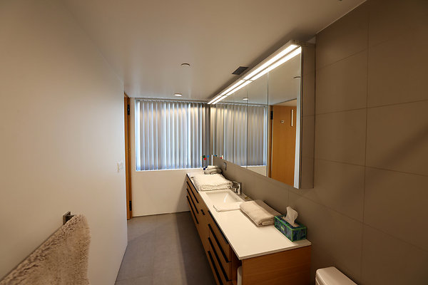733B LF Bedroom Bathroom 0128