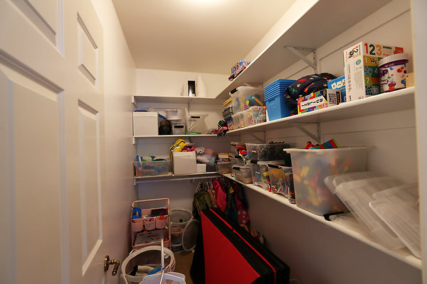 756A Kids Playroom Closet 0102